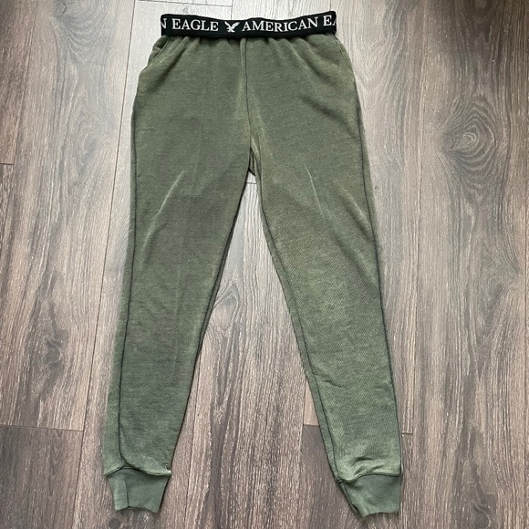 🚨Last Chance🚨 Olive Green Women's Joggers American Eagle - Picture 1 of 8